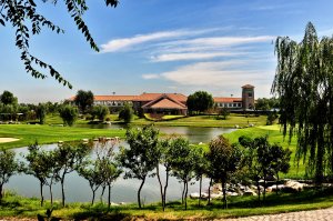 Tangshan Nanhu (South Lake) International Golf Club
